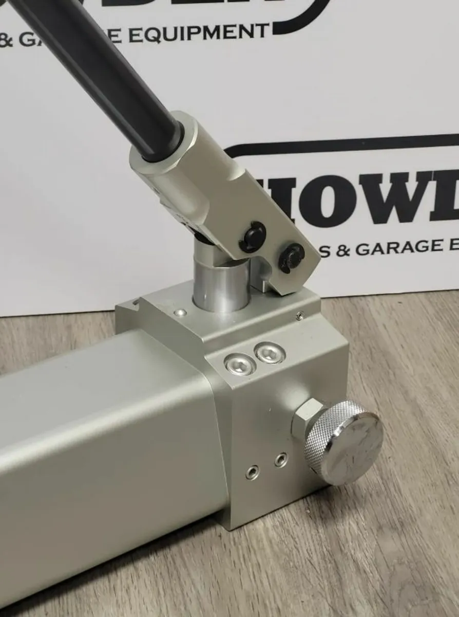 HTM Aluminium Manual Hydraulic Hand Pump - Image 2