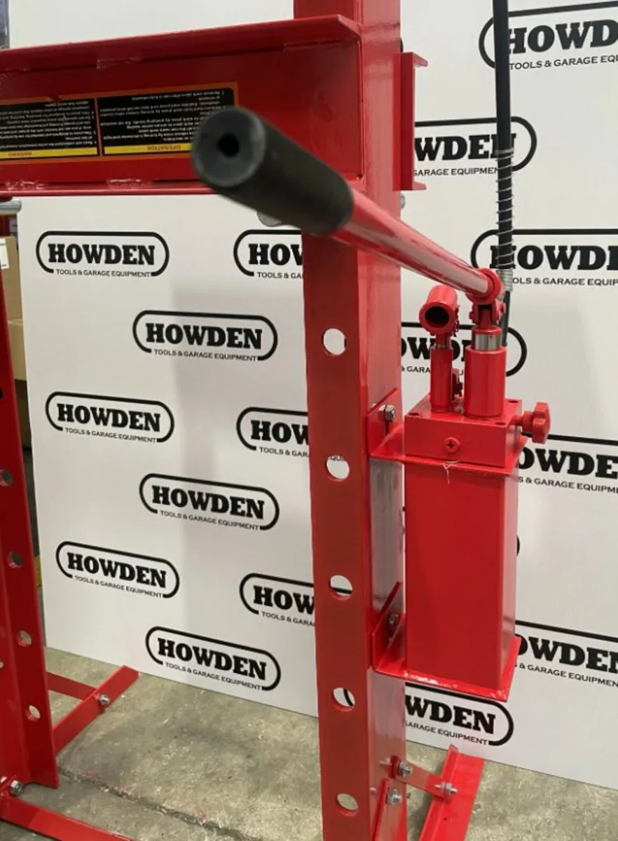 Hydraulic Press 30 Ton With Set Of V-blocks - Image 3