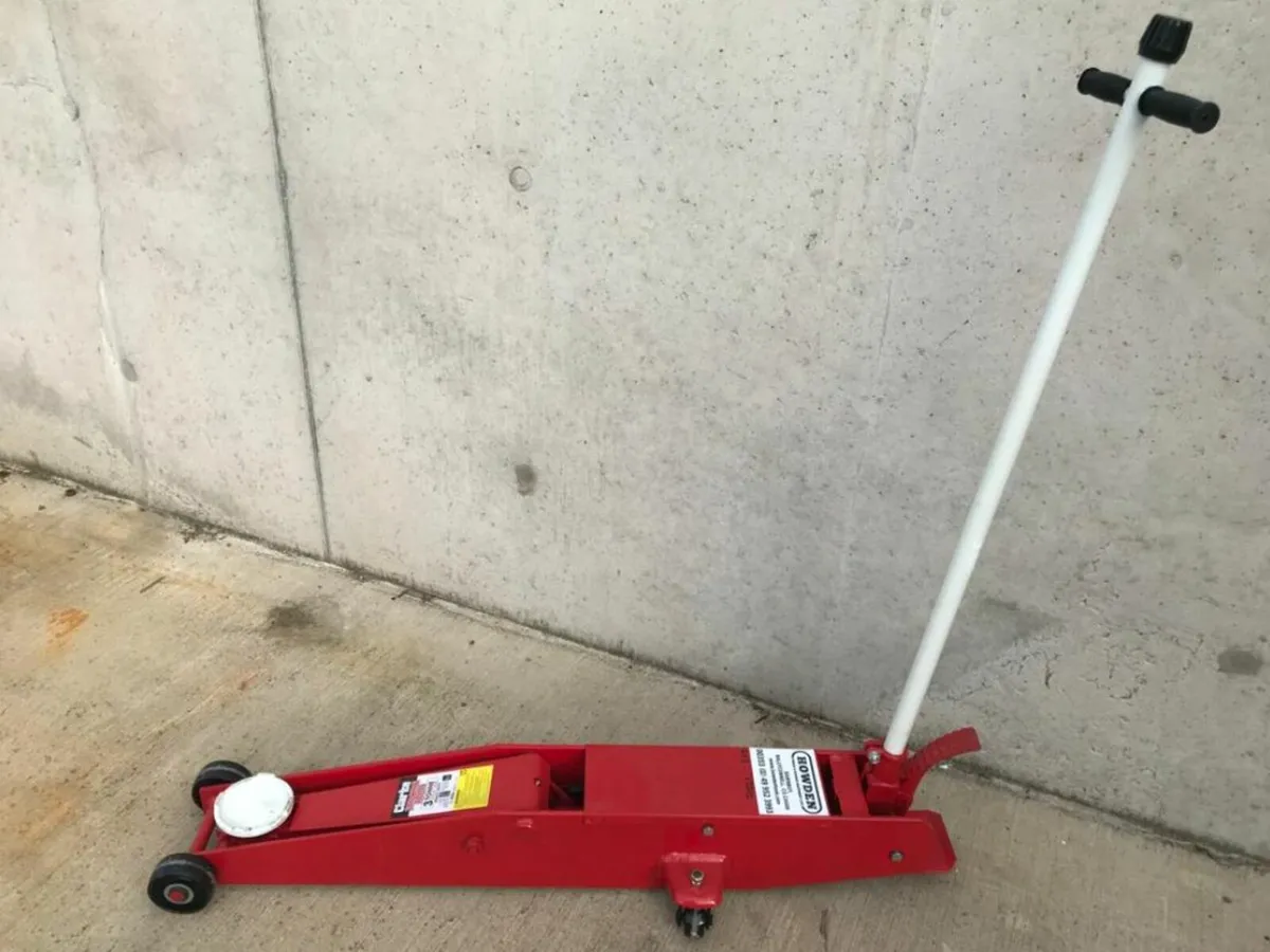 MCANAX Trolley Jack 3 Ton Long Reach with 3 Handle - Image 1