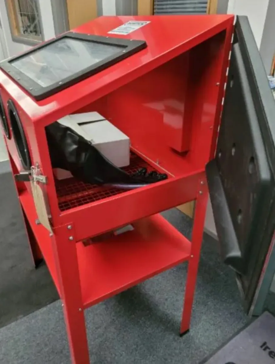 Large Sand Blasting Cabinet With Side Opening - Image 4