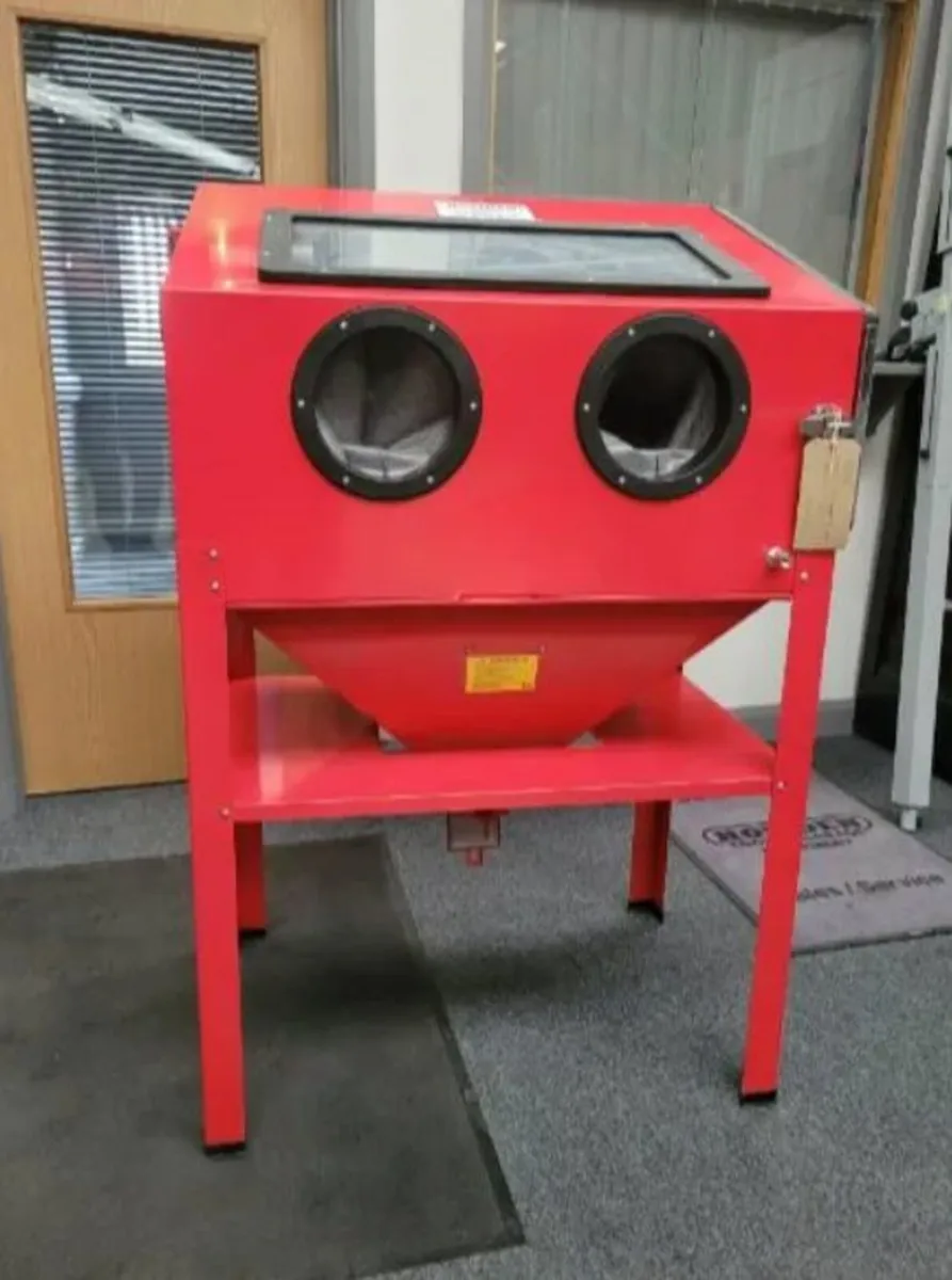 Large Sand Blasting Cabinet With Side Opening - Image 1