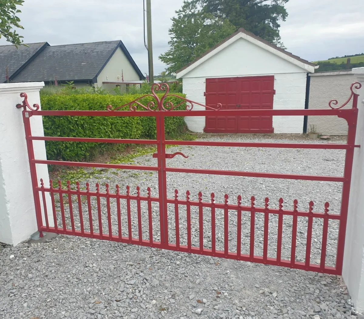 Traditional riveted gates - Image 3