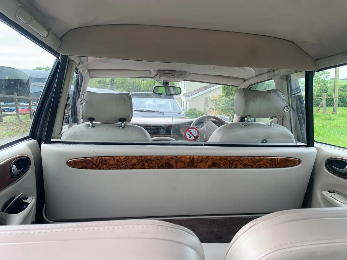 Limousine Jaguar automatic leather ex royal car - Image 4