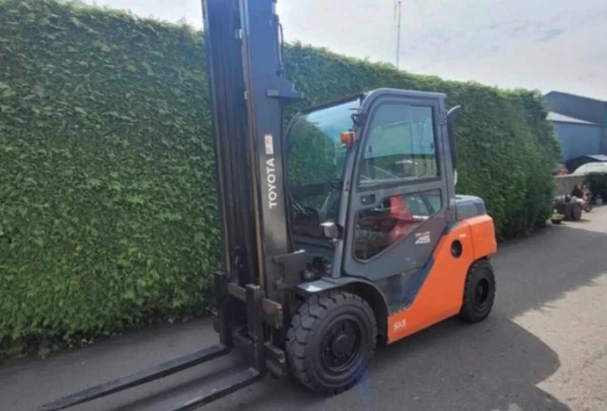 Toyota 4.5 ton forklift - Image 1
