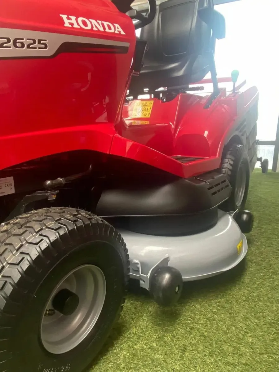 New Honda HF2625 Ride-on Lawnmower - Image 2