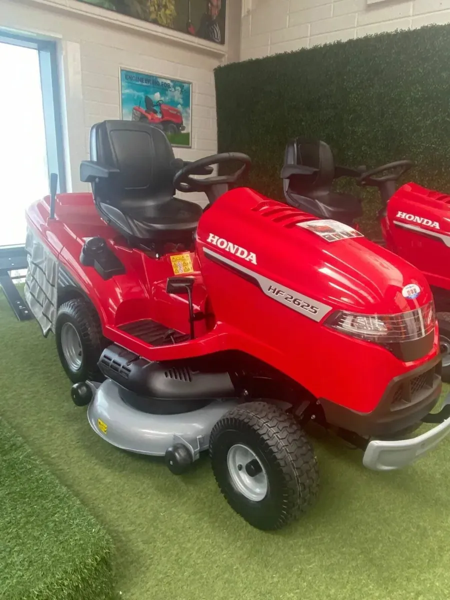 New Honda HF2625 Ride-on Lawnmower - Image 1