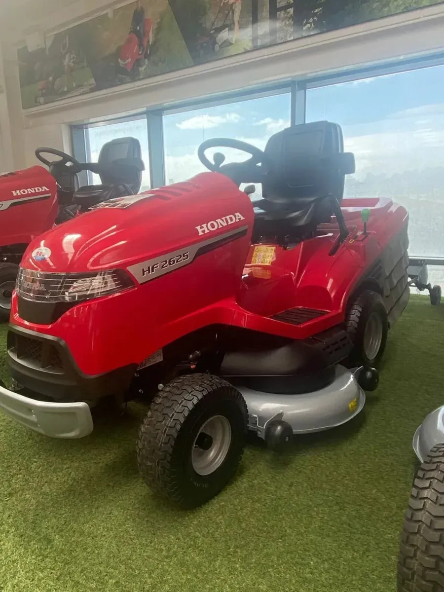 New Honda HF2625 Ride-on Lawnmower - Image 3