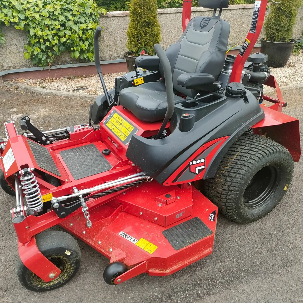 FERRIS - Ride On / ZERO TURN LAWNMOWER - 28HP - Image 2