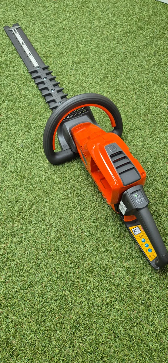 Husqvarna 520iHD70 Hedge Trimmer - Image 1