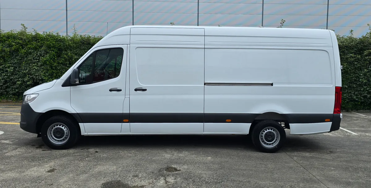 Mercedes Sprinter 319 LWB Pro - 2.8 Ton Towing - Image 3