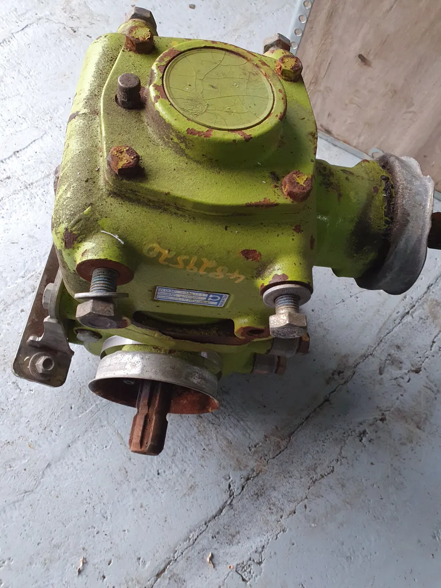 Claas Mower 3100 Gear Box - Image 3