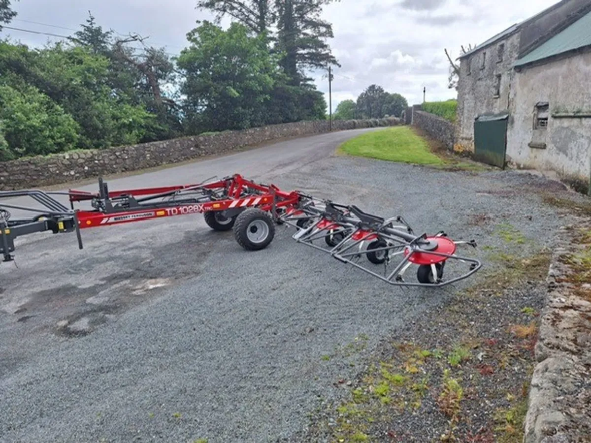 2021 Massey Ferguson TD 1028X Trailed Tedder - Image 1