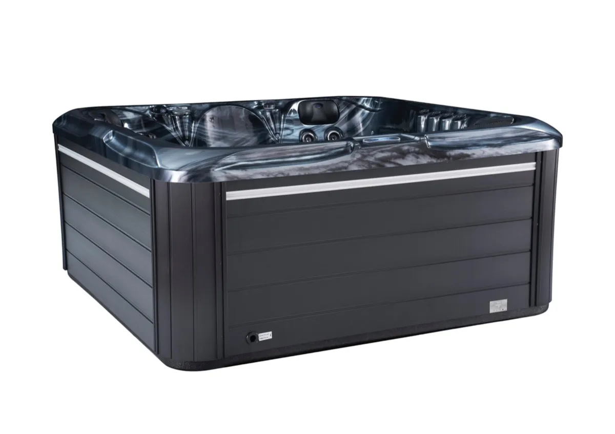 Aquarius Hot Tub With Bluetooth & Fountains - Image 3