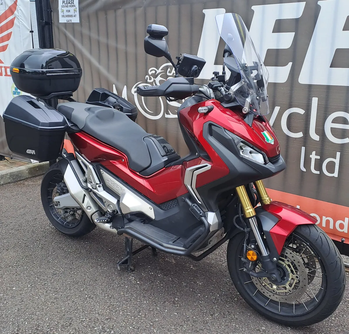 Honda X ADV 750 . 1 OWNER  2018 - Image 2