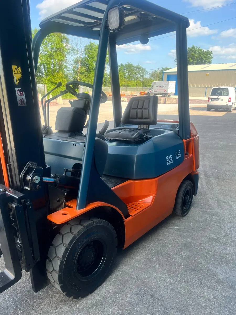 Forklift - Image 2