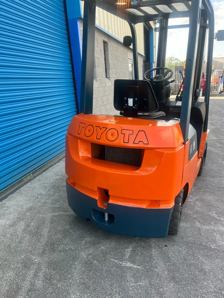 Forklift - Image 4