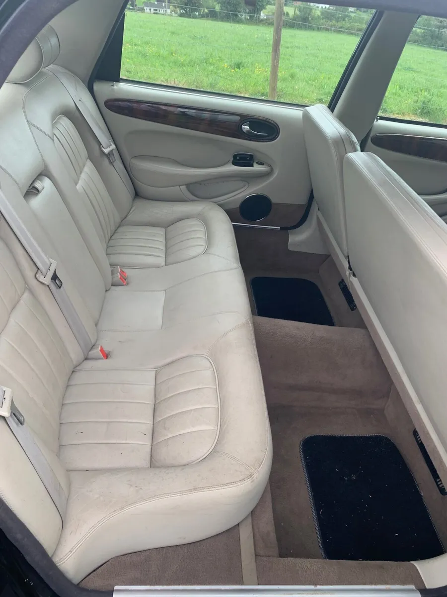 Limousine Jaguar automatic leather ex royal car - Image 3
