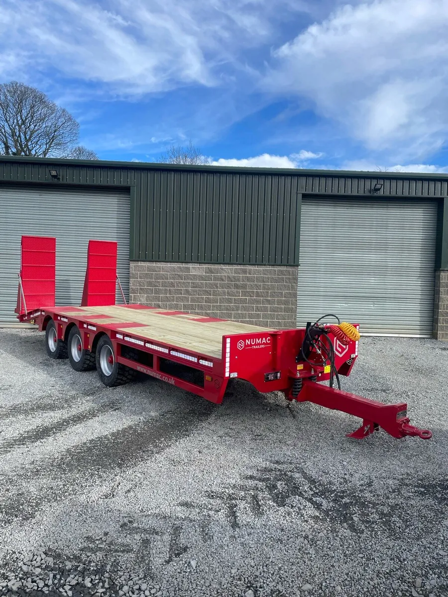 Tri axle low loader Numac 27 ton - Image 1