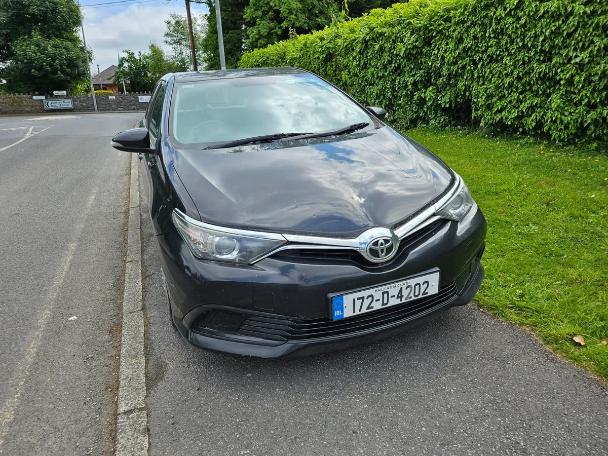 Toyota Auris 2017 - Image 2