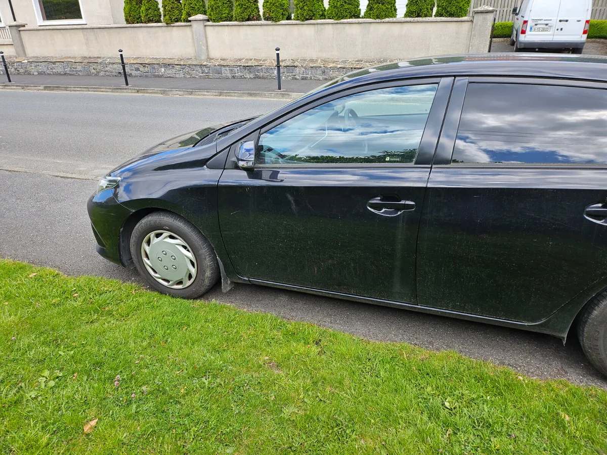 Toyota Auris 2017 - Image 3