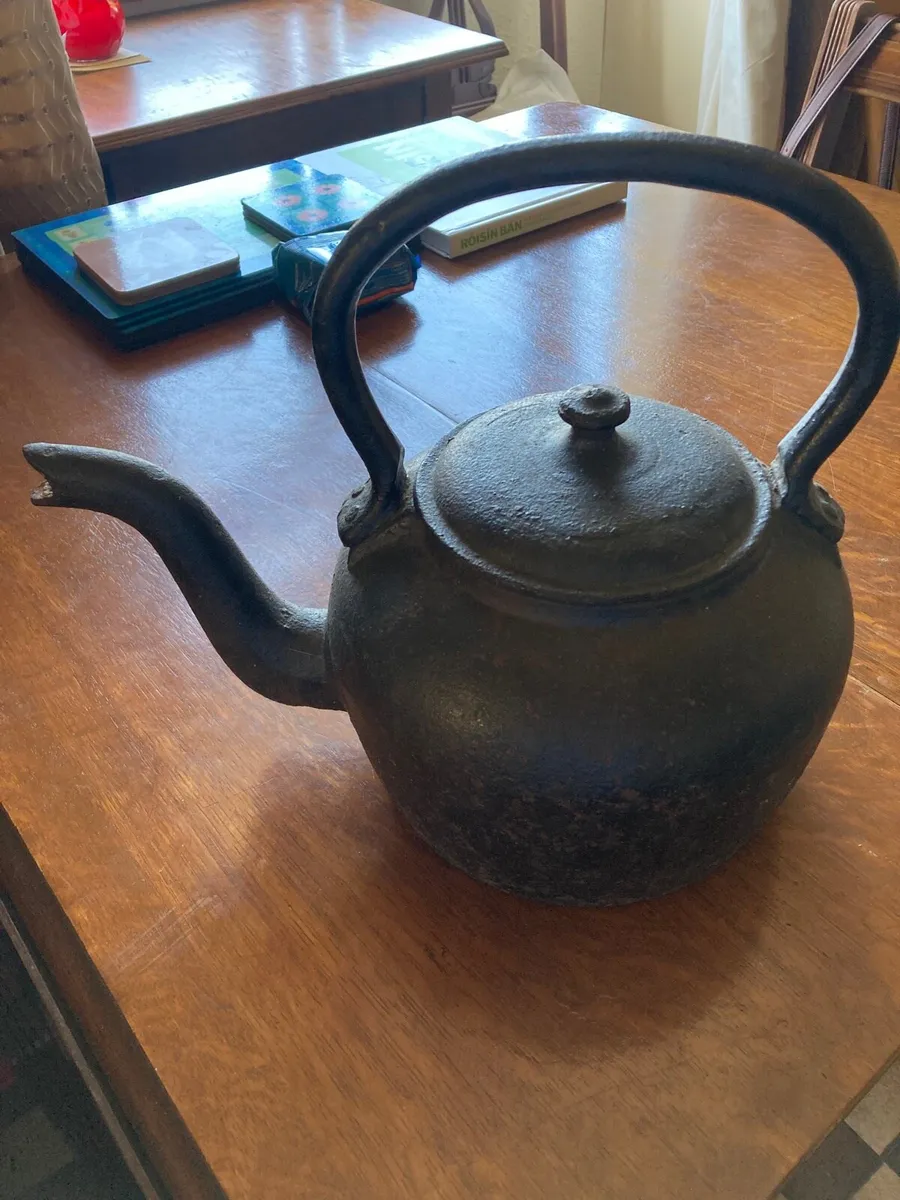 Cast iron kettle for sale in Co. Leitrim for €0 on DoneDeal