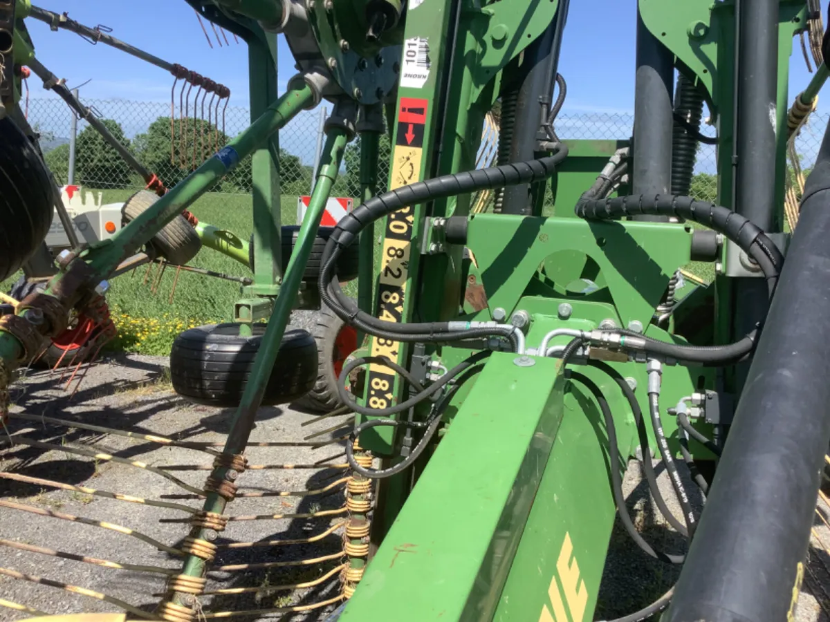 2019 Krone TC 880 rake. - Image 2