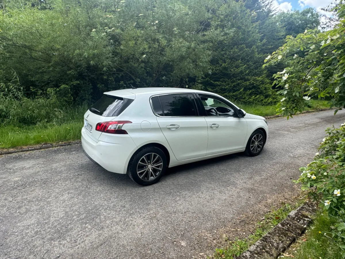 16 Peugeot 308 1.2 T AUTOMATIC - Image 2