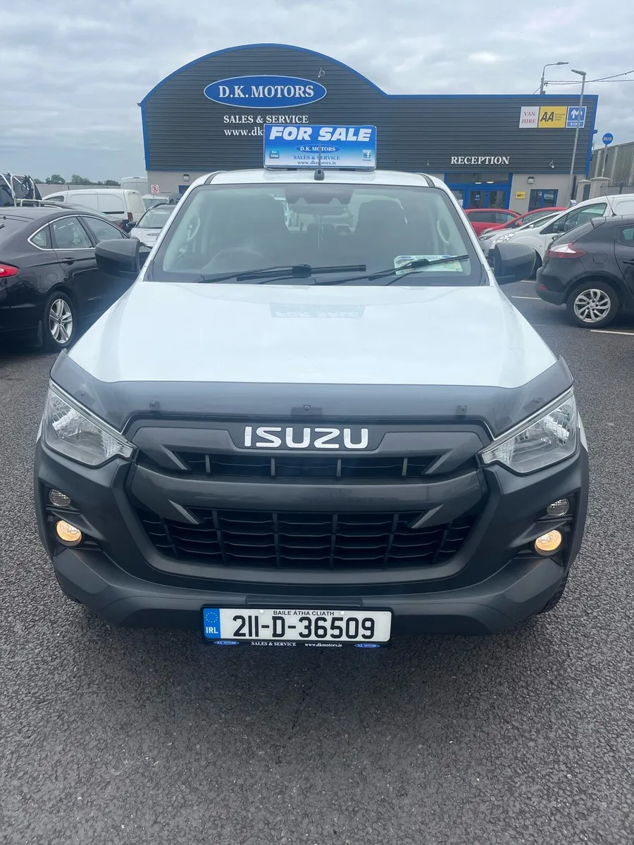 ISUZU D MAX CREW CAB NO VAT - Image 1