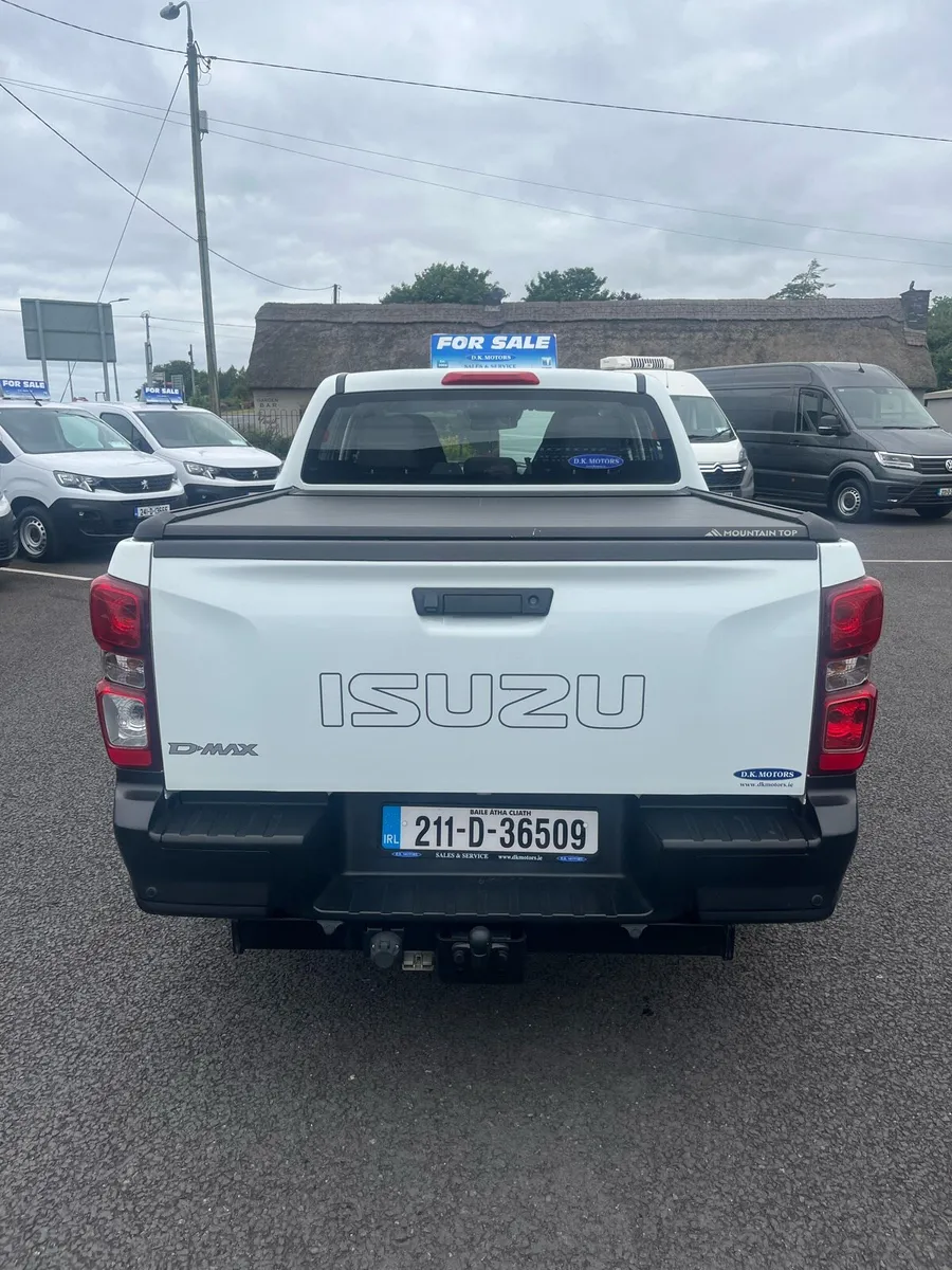 ISUZU D MAX CREW CAB NO VAT - Image 3