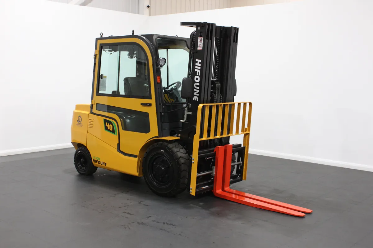 HIFOUNE FBL40 Full Cab - Li-ION Forklift - Image 1