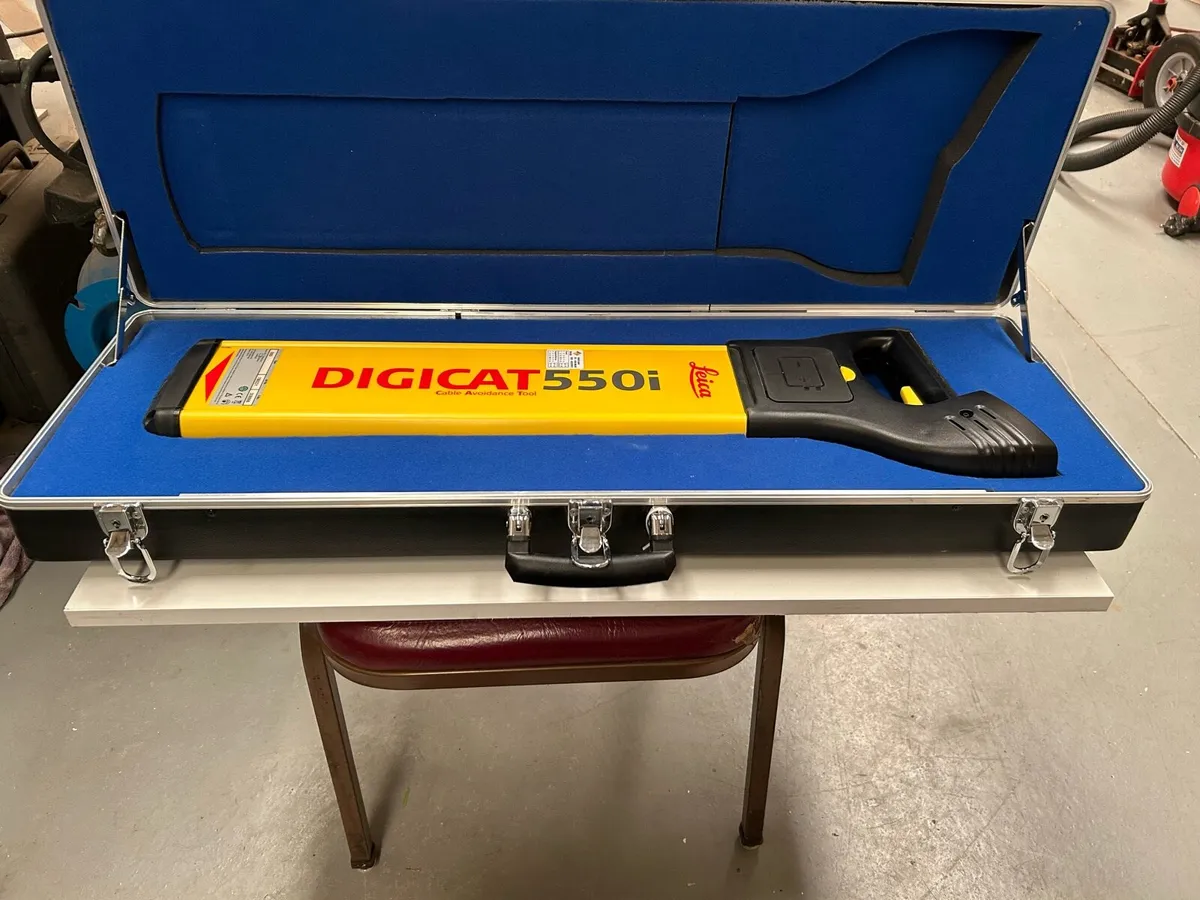 For sale DIGICAT. 550! Avoidance tool mint!! - Image 1