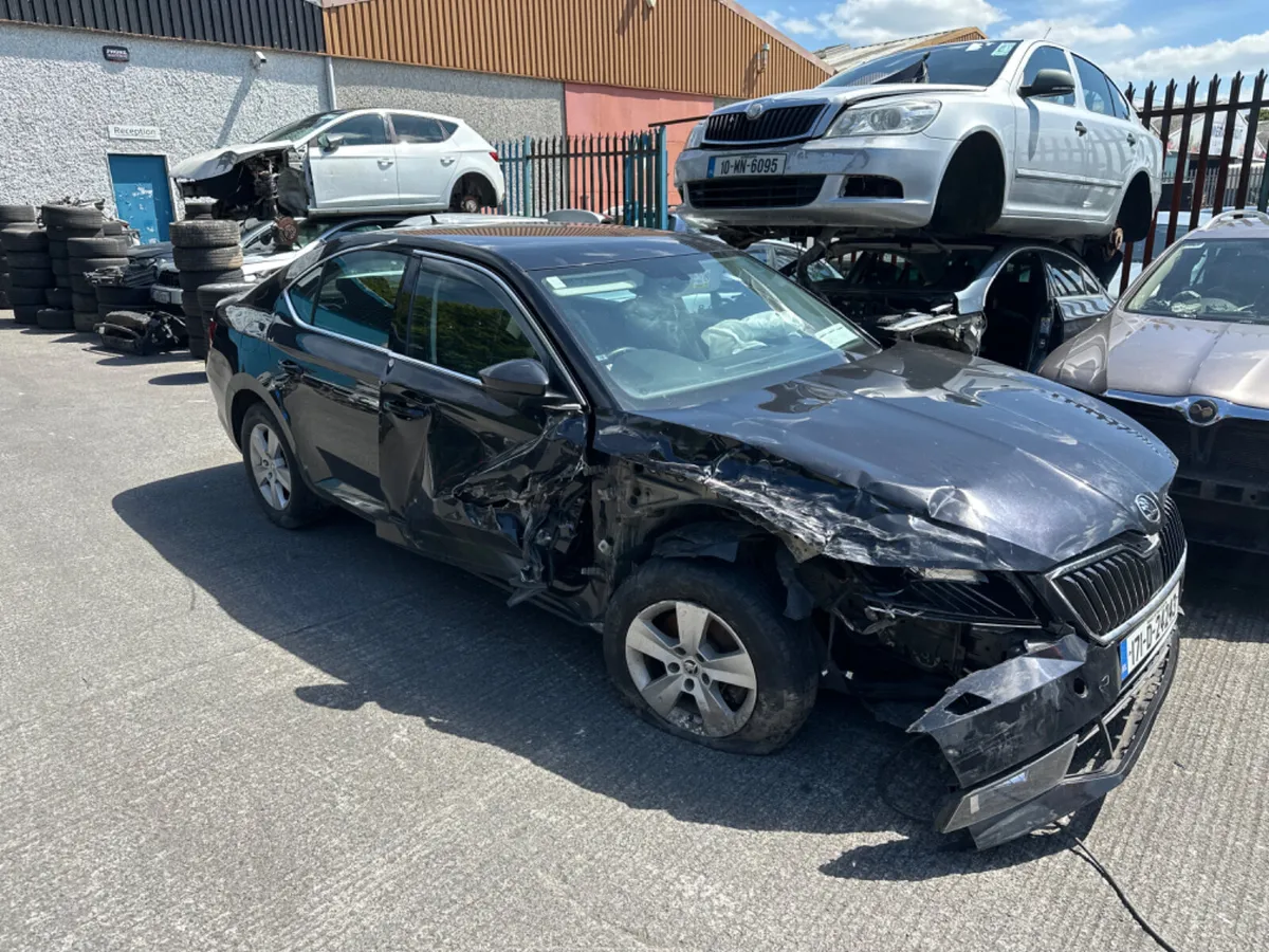 2017 Skoda superb breaking - Image 2