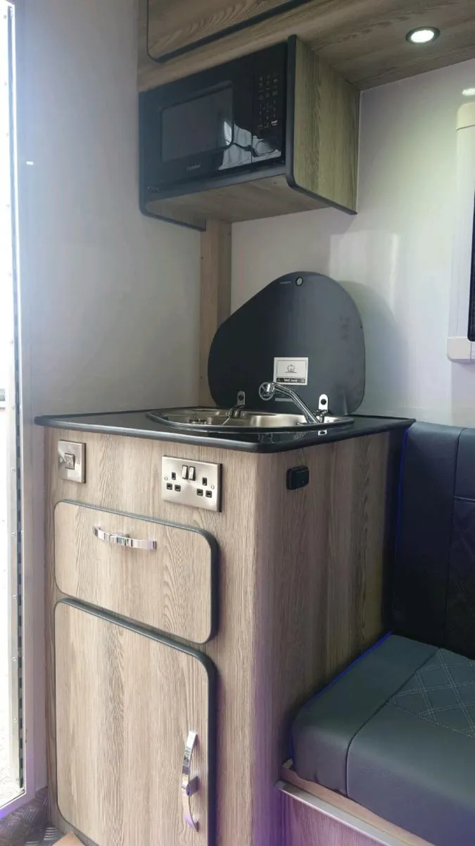 New Fiat Ducato auto 4.5 ton Large living Horsebox - Image 2