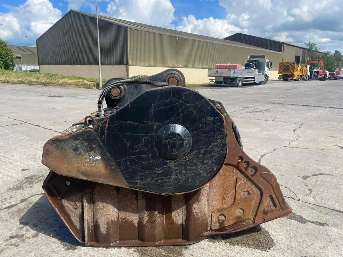 2020 MB BF120 Crusher Bucket for Excavators - Image 3