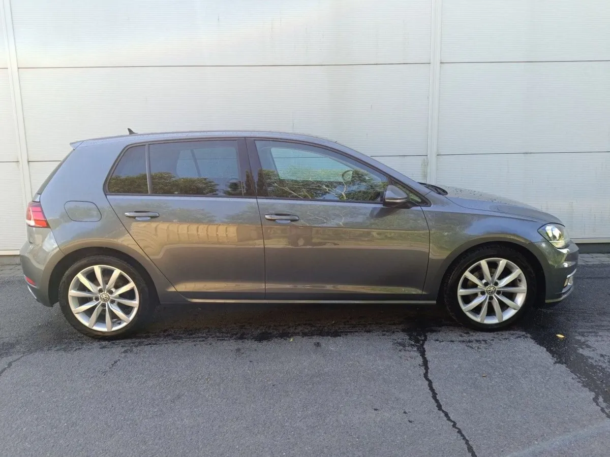 Volkswagen Golf 2.0 TDI 5DR 150HP Highline GT - Image 2