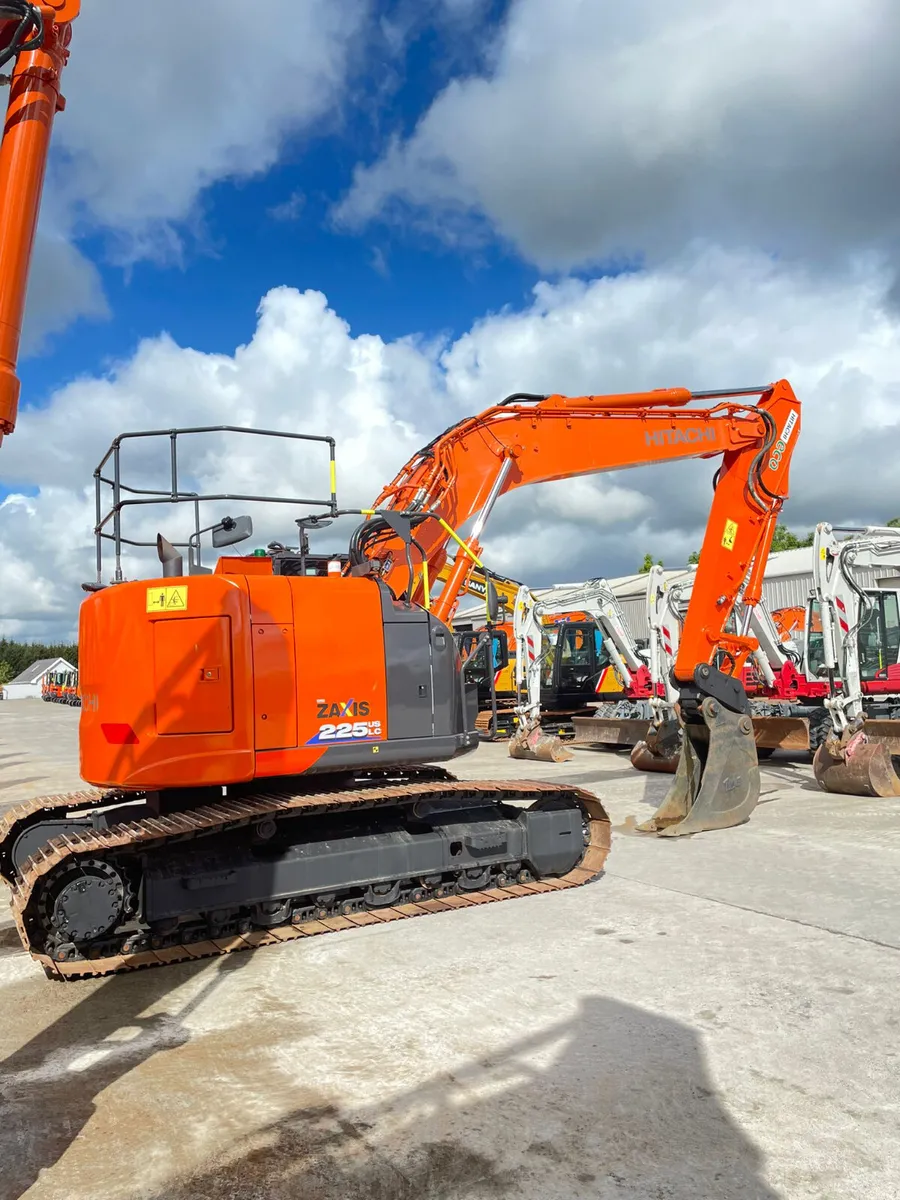 HITACHI ZX225-6 - Image 4