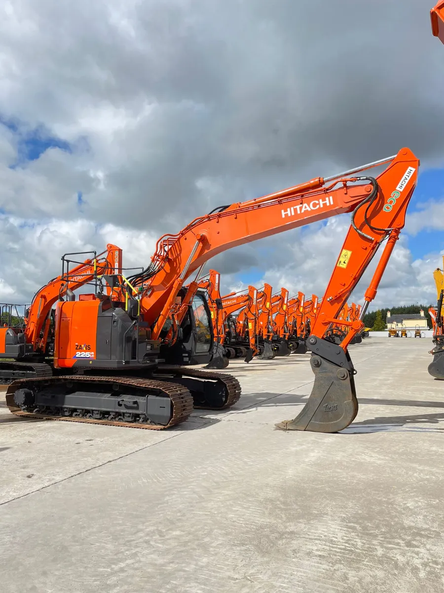 HITACHI ZX225-6 - Image 1