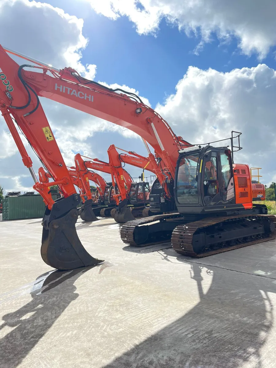 HITACHI ZX225-6 - Image 3