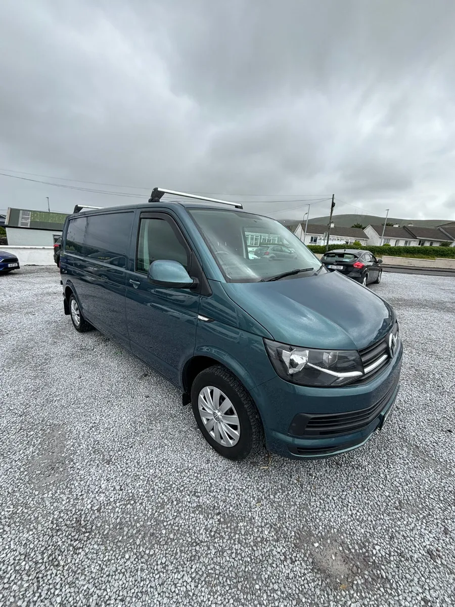 Volkswagen Transporter 2017 - Image 2