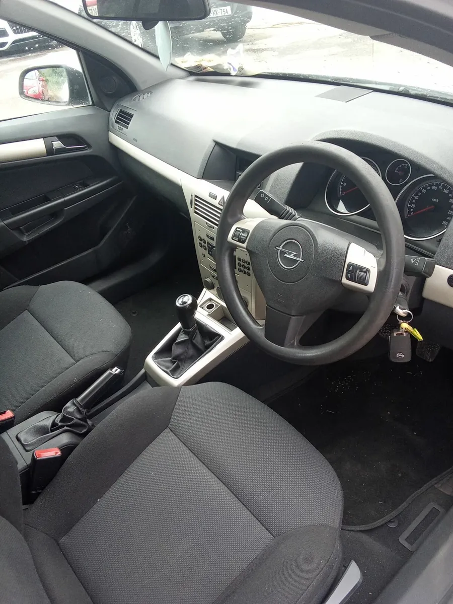 Opel Astra 2008 - Image 2