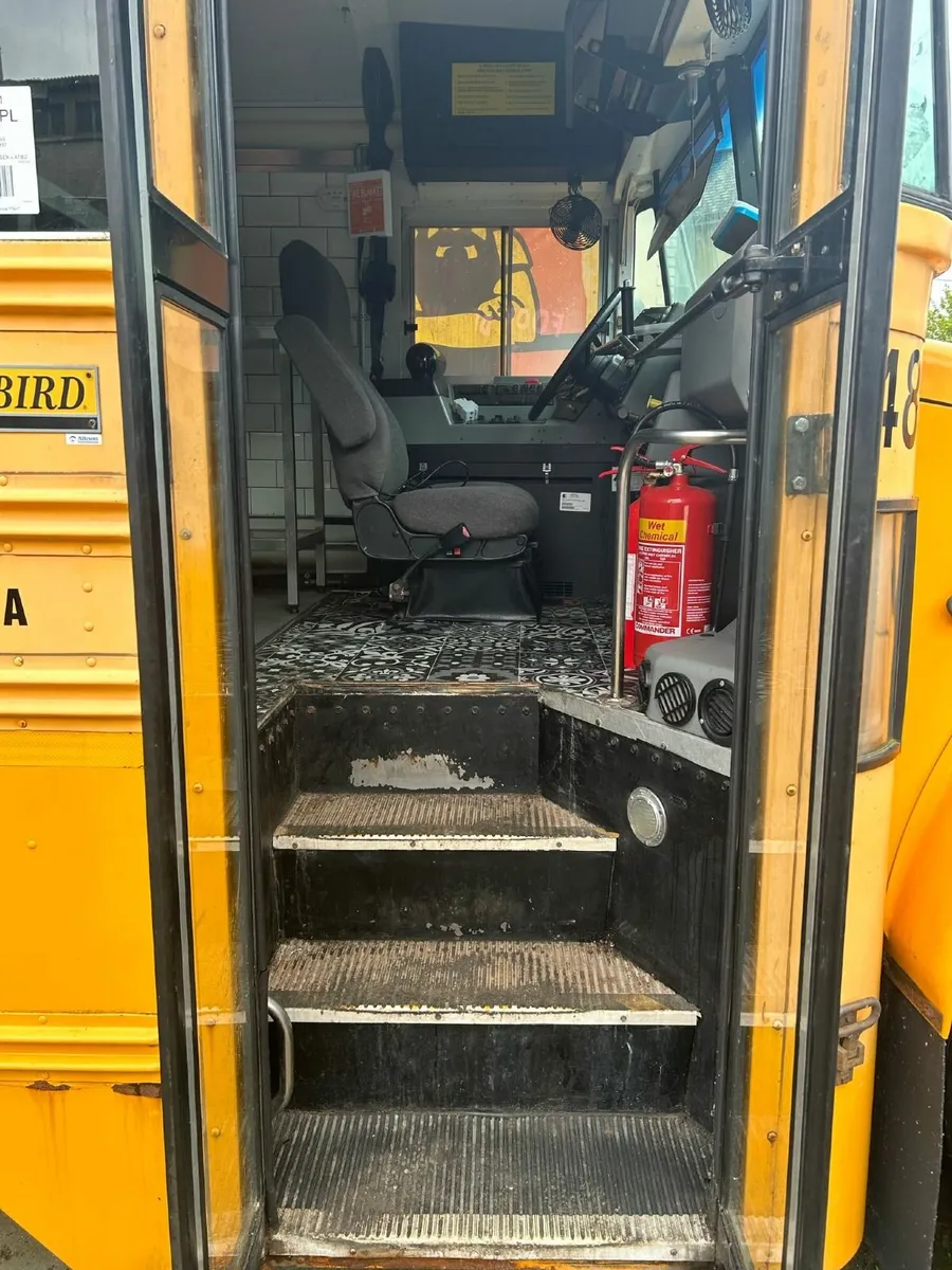 Food Truck American Yellow School Bus - Image 3