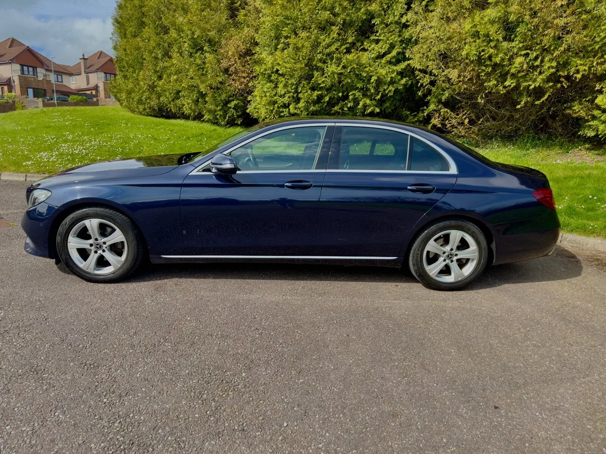 Mercedes-Benz E220 Avantgarde 2017 - Image 4