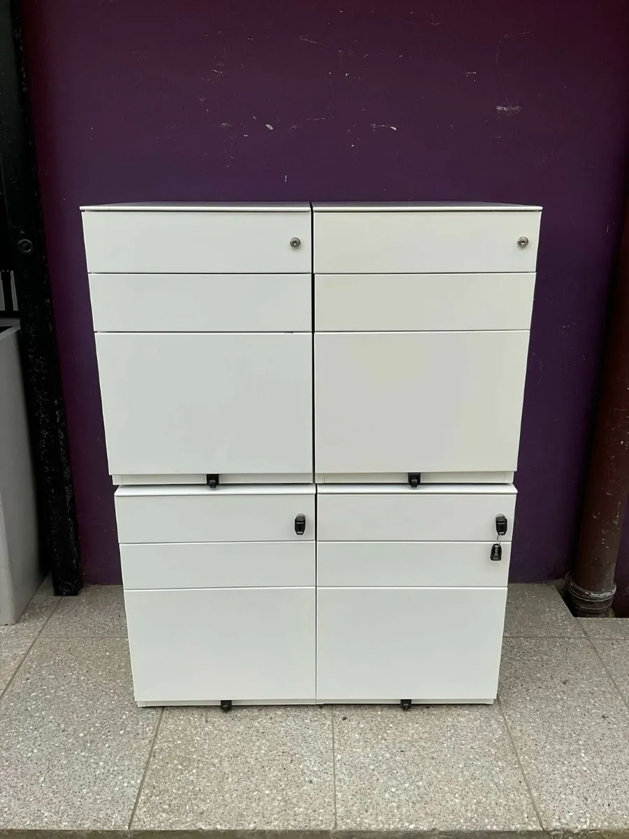 Small mobile under desk filing cabinet - Image 1