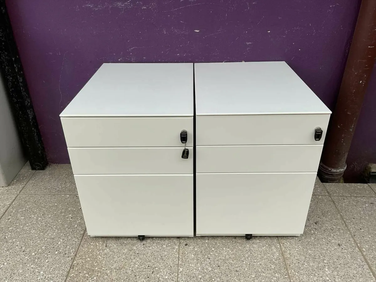 Small mobile under desk filing cabinet - Image 3