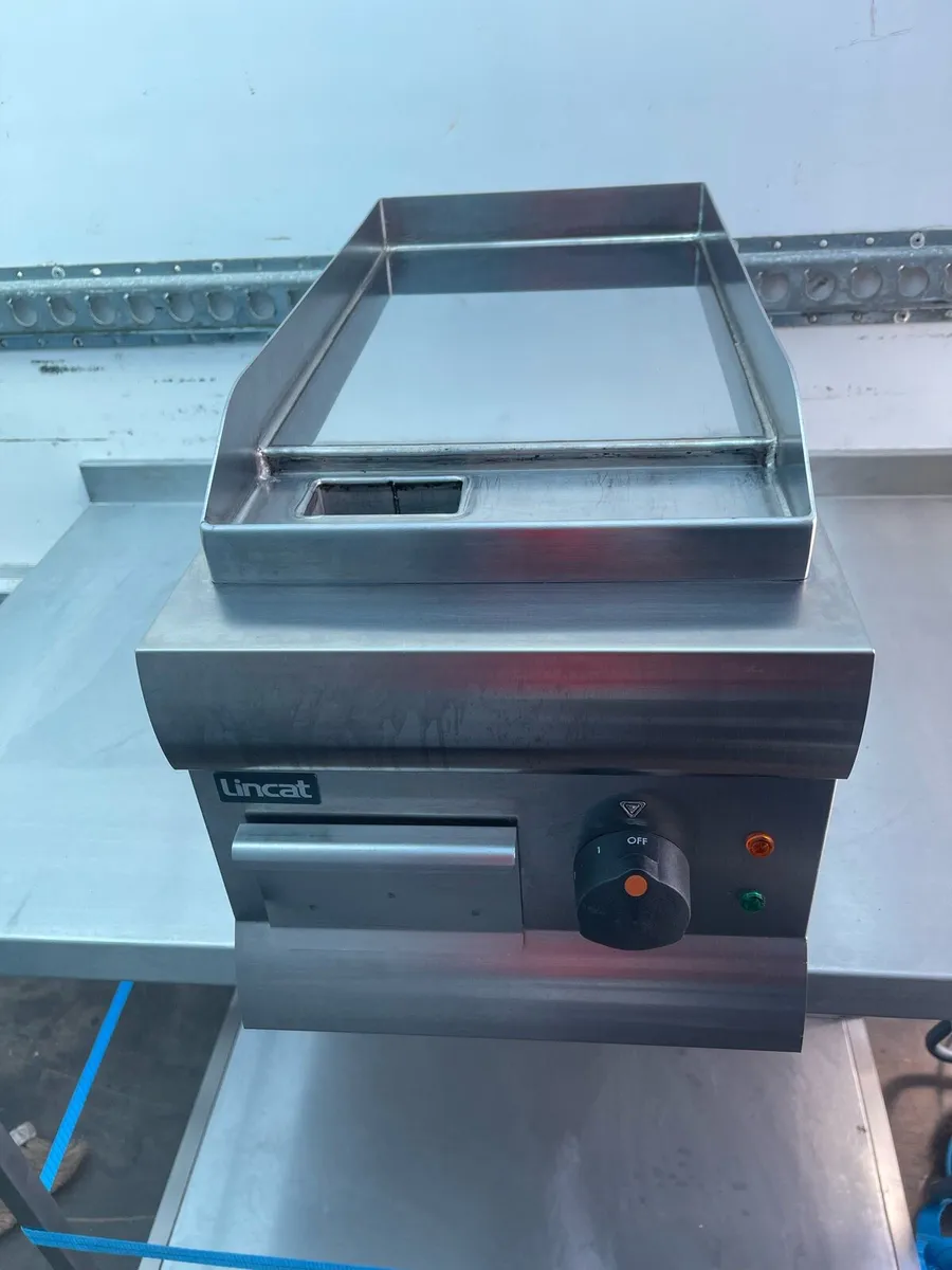 Lincat GS3 flat grill - Image 1