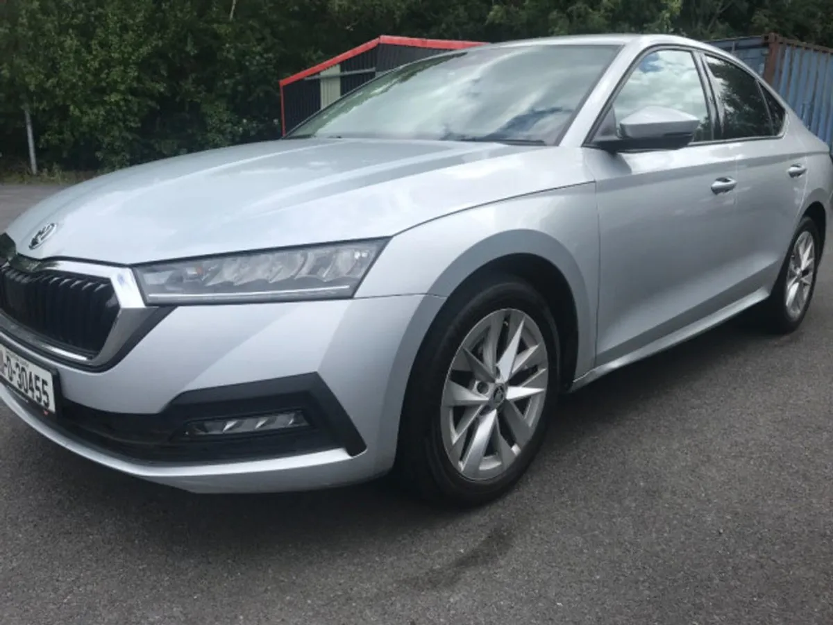 Skoda Octavia AMB 2.0tdi 115HP 5DR - Image 2