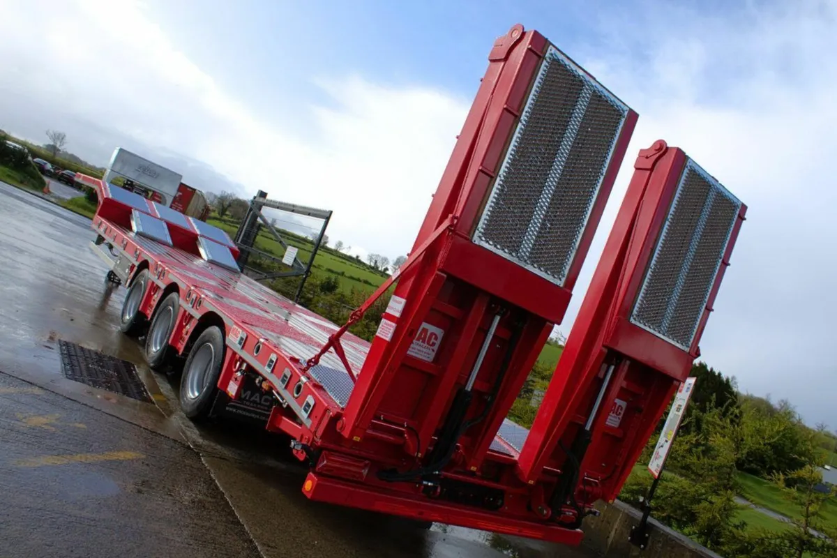 NEW MAC Trailers EU44T Stepframe Low Loader - Image 3