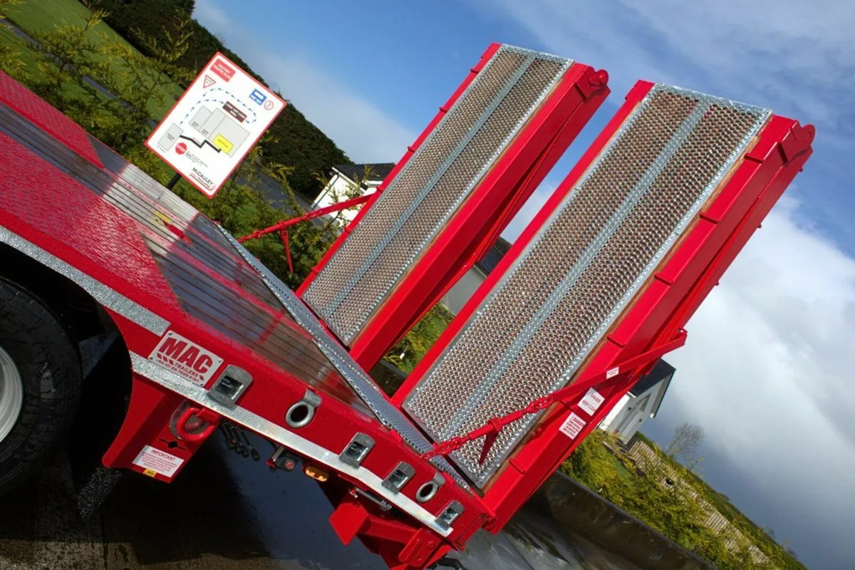 NEW MAC Trailers EU44T Stepframe Low Loader - Image 4