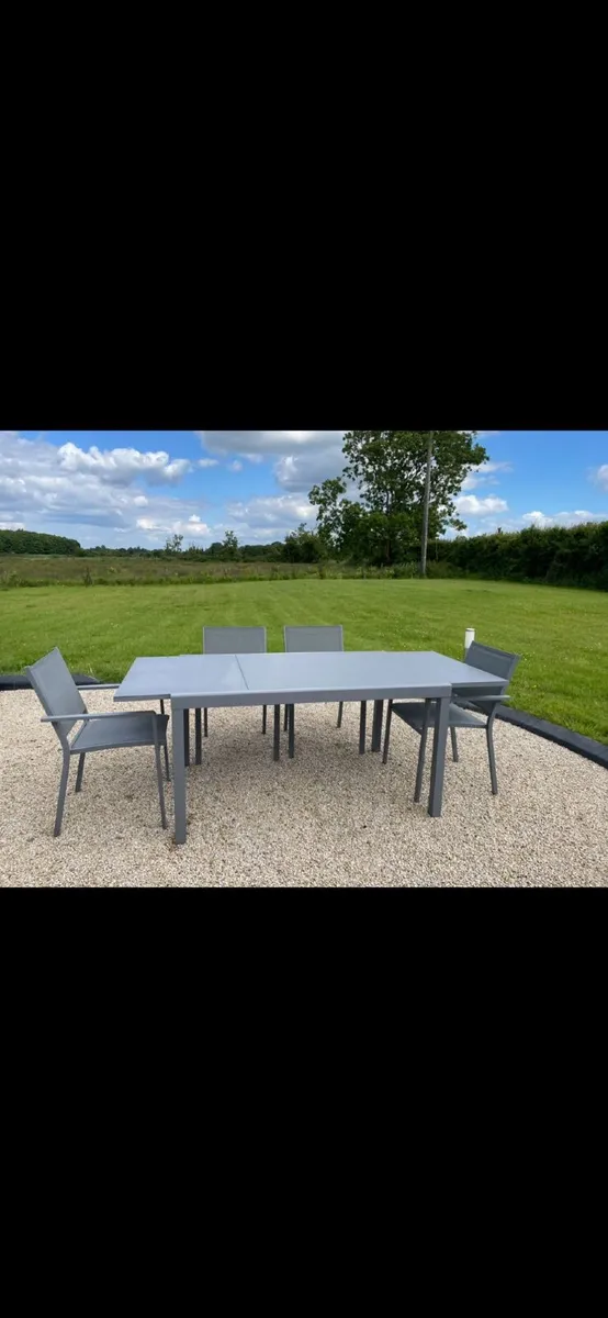 Garden furniture - Image 1