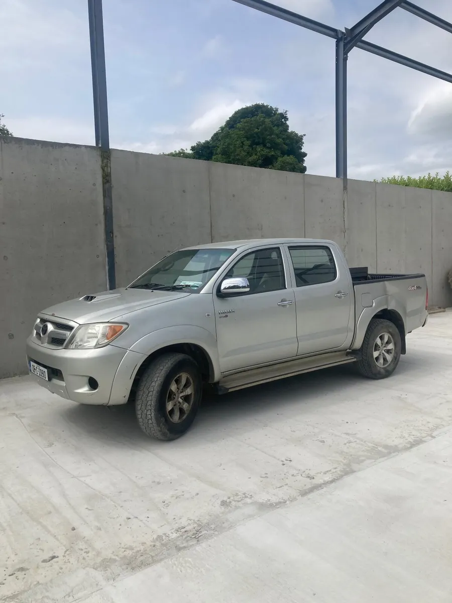 Toyota Hilux 2006 - Image 1